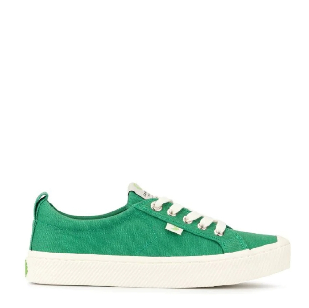 Cariuma OCA green low top canvas shoes size 8